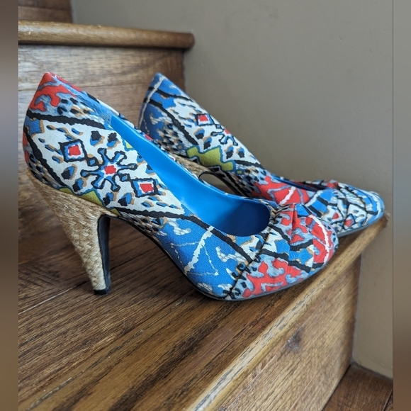 Multi coloured Rocket Dog heeled shoes. Size 7. Worn once. - Picture 4 of 13